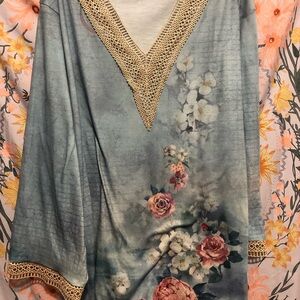 Green and Gray 3/4 Sleeve Flutter Tunic
